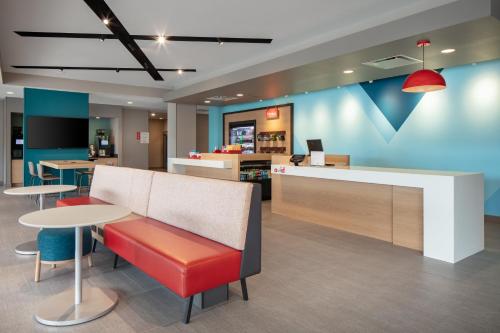 avid hotels - Madison - Monona, an IHG Hotel