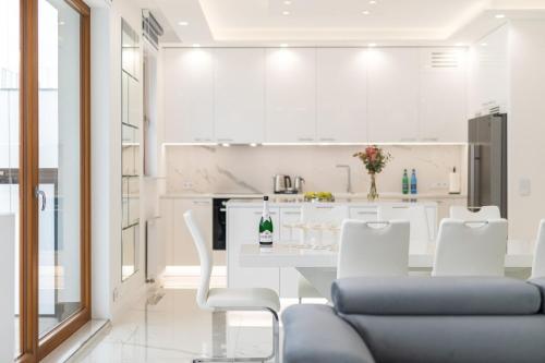 Karolkowa 28A - Luminous Apartment with Balcony by Renters Prestige, Varšava (fotografie 9)