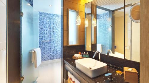 room detail thumbnail 2