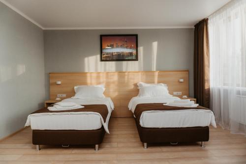 2 twin beds