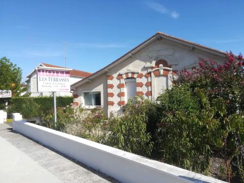 Contact HOTEL LES TERRASSES hotel Dignac