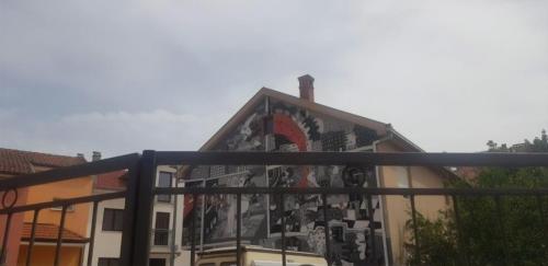 Cheap house near the center of the city - image 5