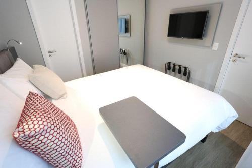 Standard Double Room image 2