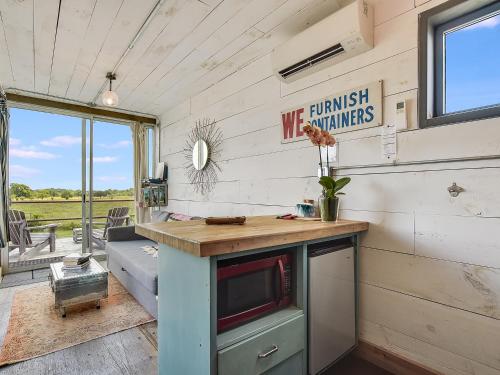 FlopHouze Shipping Container Hotel - 주방