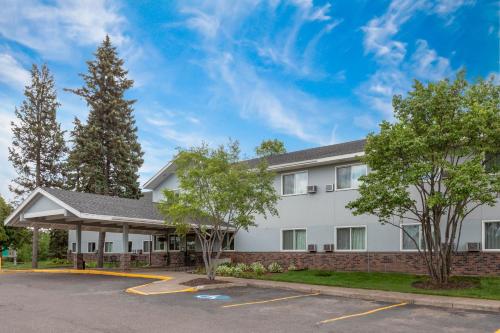 Super 8 by Wyndham Duluth - image 3
