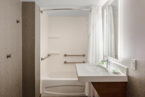Holiday Inn La Mirada Buena Park by IHG in La Mirada, USA