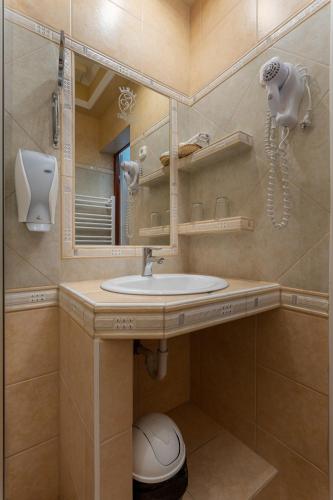 Illés Hotel - image 2