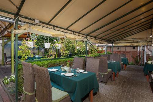 Illés Hotel - image 44