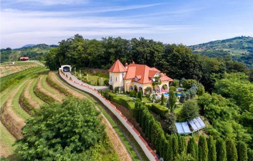  Stunning Home In Sv,kriz Zacretje With Jacuzzi, Wifi And Outdoor Swimming Pool, Pension in Gornja Pačetina