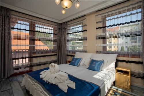 Illés Hotel - image 11