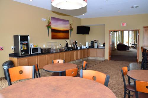 Cobblestone Inn & Suites - Newton