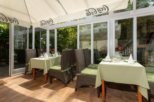 Illés Hotel - image 23