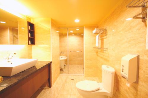 Bathroom, Kindness Hotel Yuanlin in Changhua