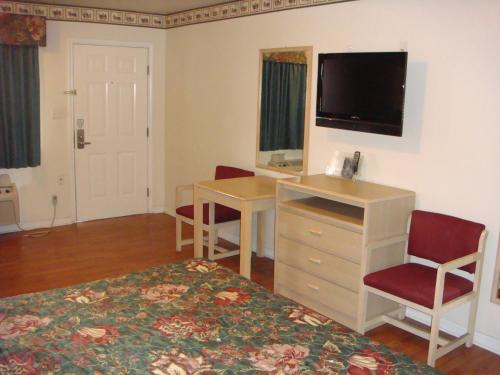 Eagle Pass Inn - image 5