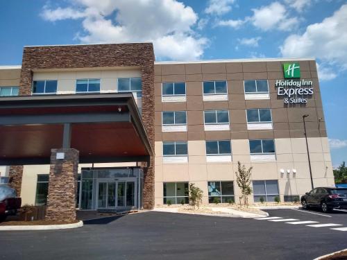 Holiday Inn Express & Suites - Roanoke – Civic Center