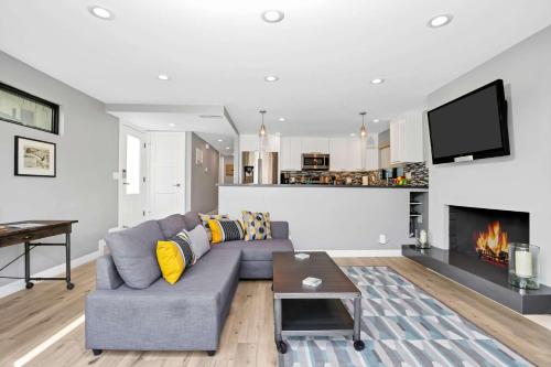 308 35th Street, Unit A Lower in Newport Beach, USA