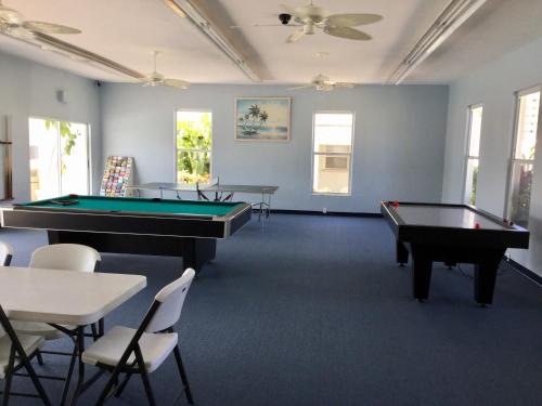 Island House Beach Resort 12N - image 4