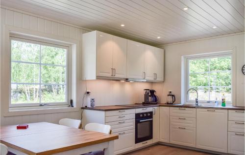 Κουζίνα, Amazing Home In Tvedestrand With 4 Bedrooms And Internet in Τβεντεστραντ