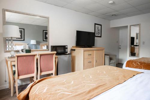 Bedford Motel Bedford Motel is conveniently located in the popular Bedford area. The property features a wide range of facilities to make your stay a pleasant experience. Take advantage of the propertys 24-hour fr