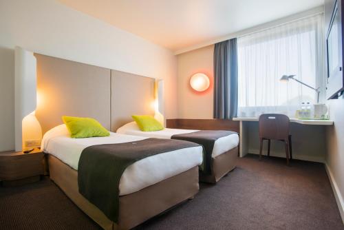 2 twin beds