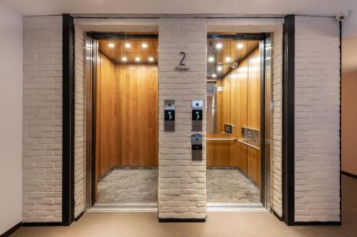 河堤漫旅 站前館 (River inn Station) in 新興區