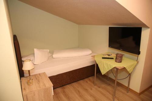 1 twin bed