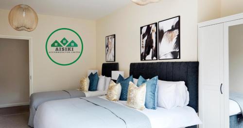 Aisiki Living at Alexandra Road, 2-Bedroom & 2-Bathroom with King or Twin Beds with Free WiFi and Parking Space