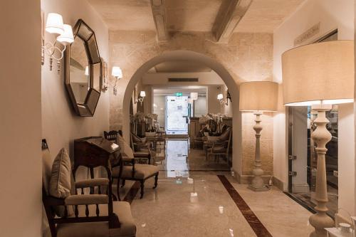 Foyer, Osborne Hotel in Valletta