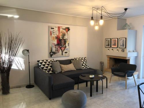  Vibrant 2BR Flat with a Unique View of Maroussi in Athen