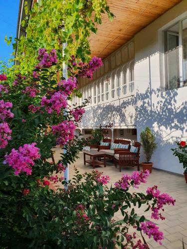 Είσοδος, Nazy's Guest House in Jokolo