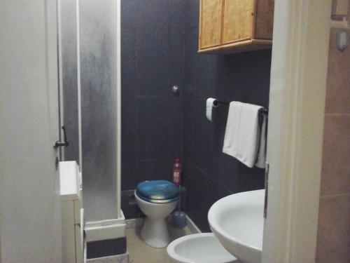 B&B METRO' CENTRAL LINE --ONLY WC IN ROOMS---one train every 2 minutes- id reg lazio 11644 - image 2