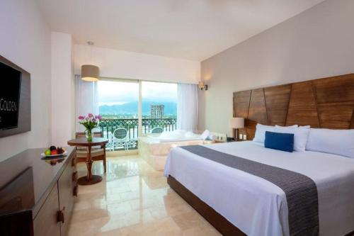 Crown Paradise Golden Puerto Vallarta