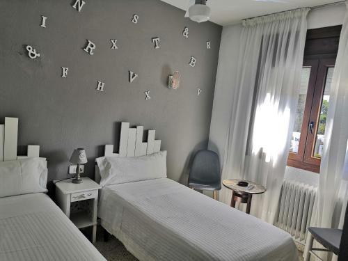 2 twin beds