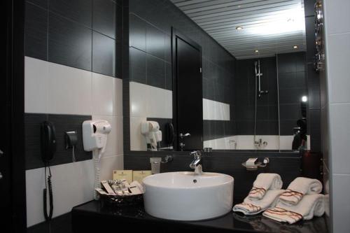 Cosmopolitan Hotel & Wellness Room Type - Standard Double Room - Free Pool & Gym