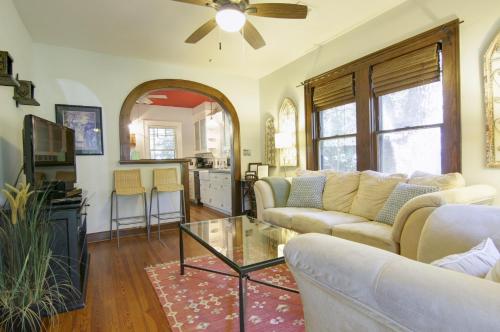 Keasbey Cottage in Austin, USA
