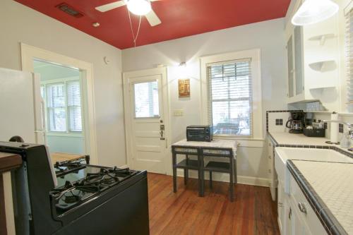 Keasbey Cottage in Austin, USA