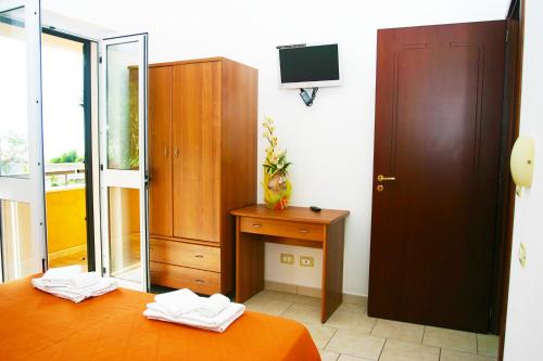 2 bedrooms, 3 beds