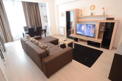 Uptown Residence Apartments - image 6