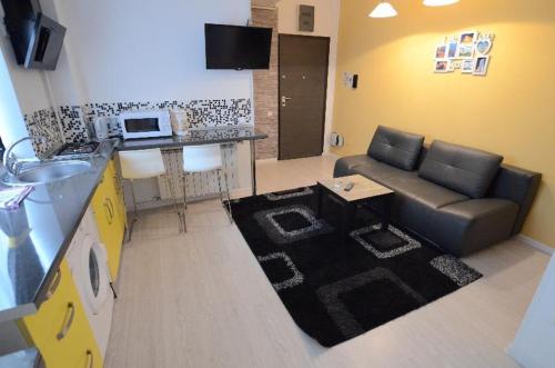 Uptown Residence Apartments - image 4