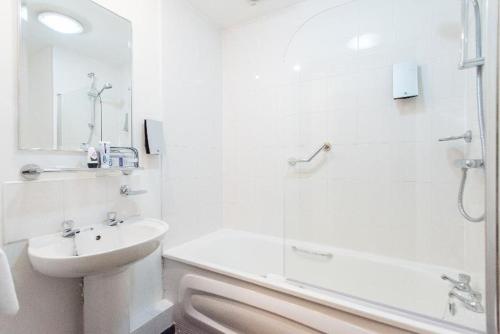 PREMIER SUITES Birmingham, Бирмингем (фото 4)
