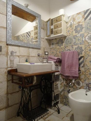 Bathroom, la bottega del fabbro affitto breve in Contigliano