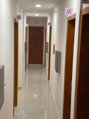 Large Twin Room image 9