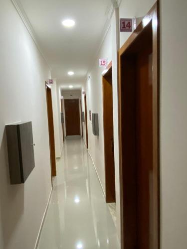 Large Twin Room image 10