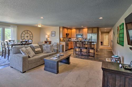 5th-Floor Oregon Coast Condo with Stunning Views - main image