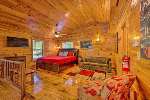 Centrally Located Broken Bow Cabin with Hot Tub - image 7