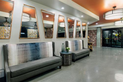 Oxford Suites Paso Robles - image 12