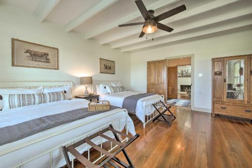 Peaceful Schulenburg Farmhouse with Fire Pit and Games in 哥倫布