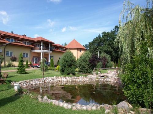 Вхід, Hotel Kamiza in Вишкув