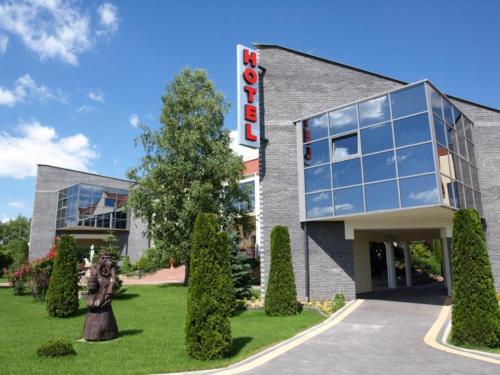 Вхід, Hotel Kamiza in Вишкув