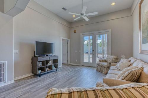 SOUTHERN JEWEL by Bliss Beach Rentals - main image